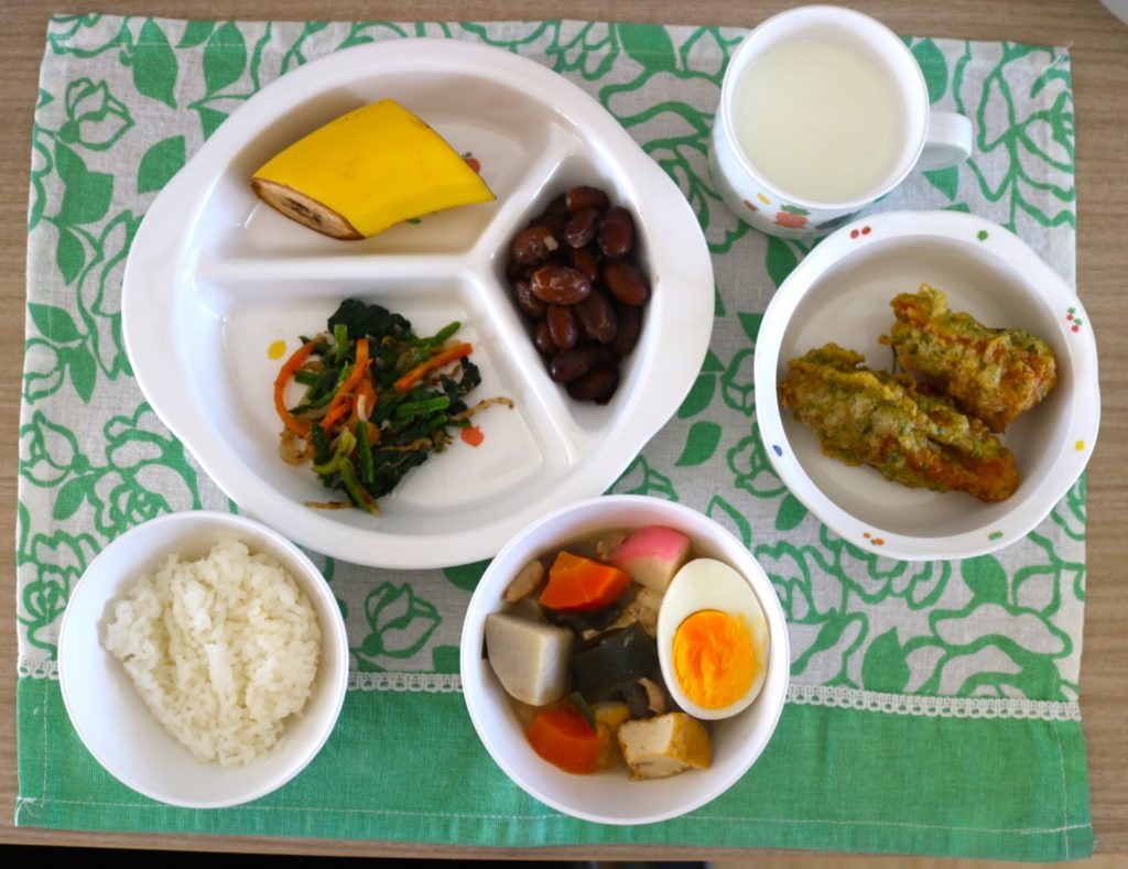 ３月２５日の給食です