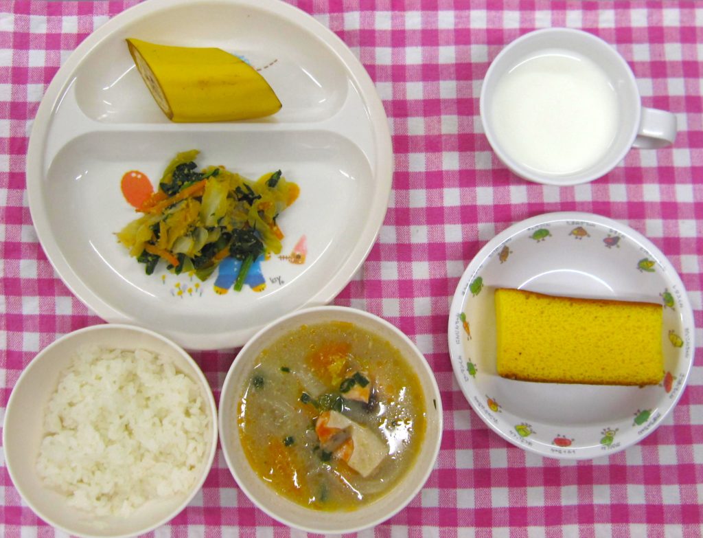 ３月２５日の給食です