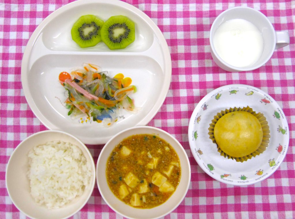 ３月２７日の給食です