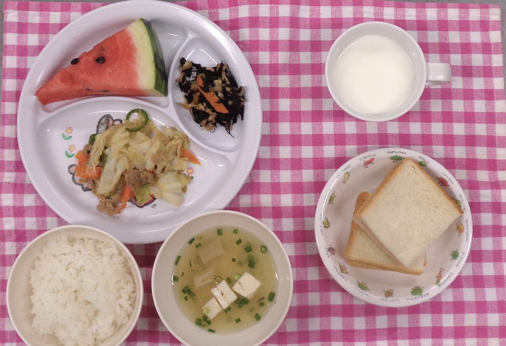 ８月２７日の給食です