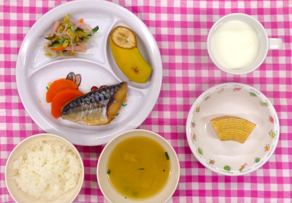 ３月２４日の給食です